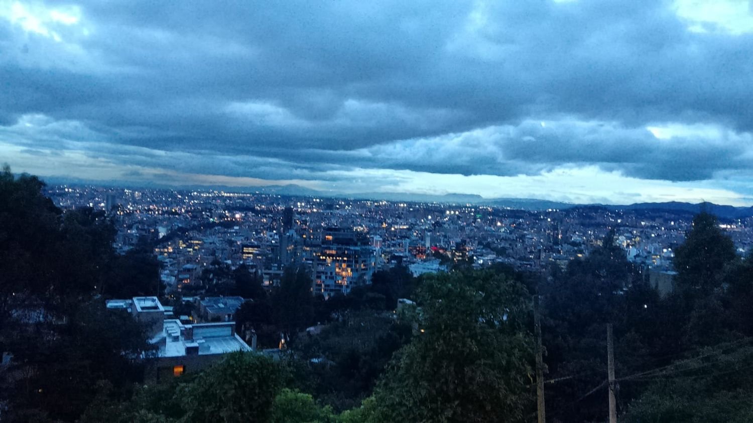 Atardecer sobre Bogotá desde un mirador