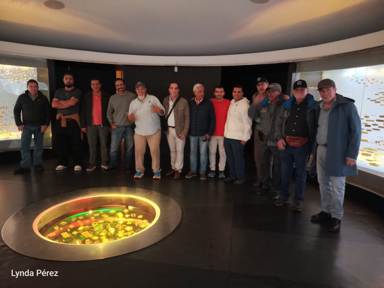 Grupo de viajeros en el Museo del Oro de Bogotá